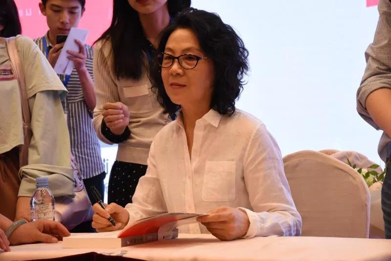 池莉热也好冷也好活着情节简介,池莉反映老武汉风情的散文