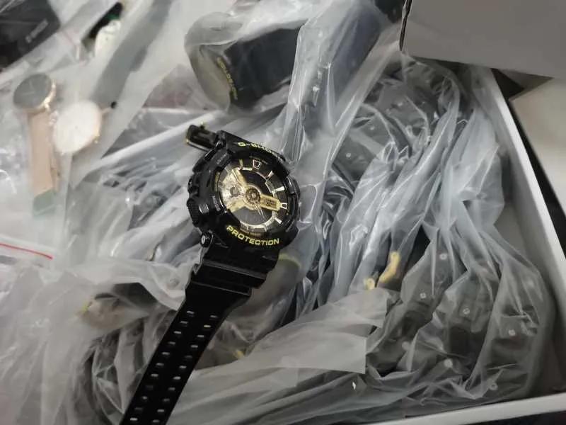 包装是正品但是里边是假货,包装盒有防伪码东西是假货