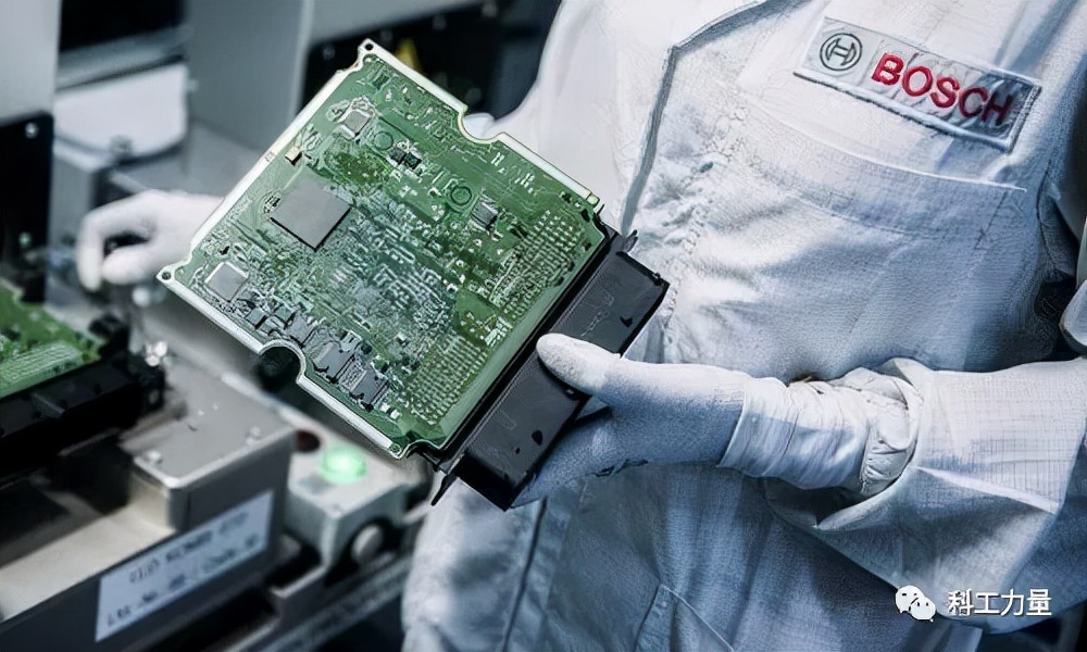 专职外包的马来西亚，为何手握全球汽车芯片的命根？