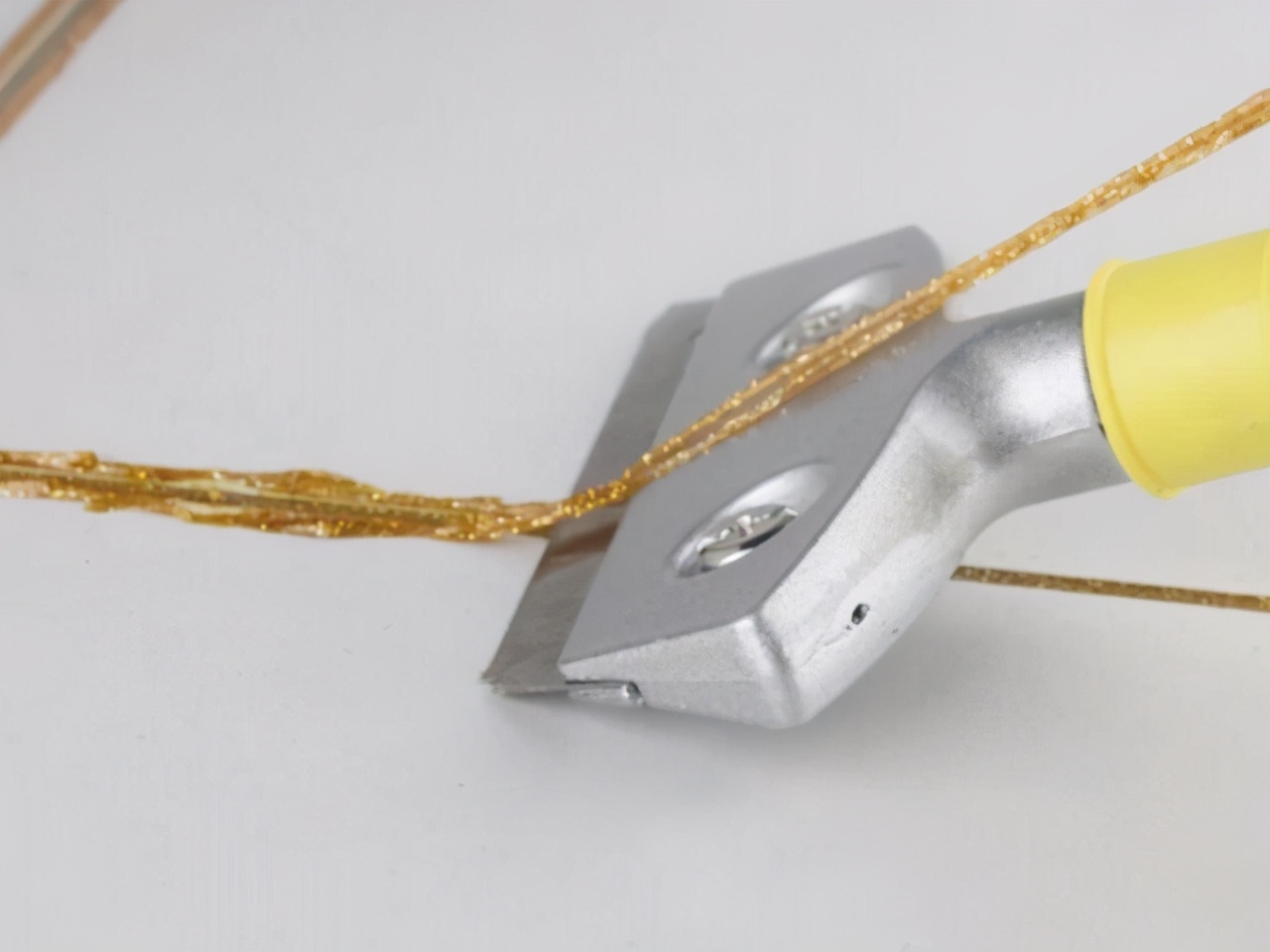 阴角美缝怎么铲胶,美缝清理铲胶避免崩瓷