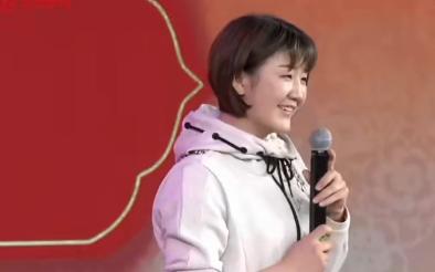 孙颖莎陈梦的拥抱,孙颖莎陈梦送球