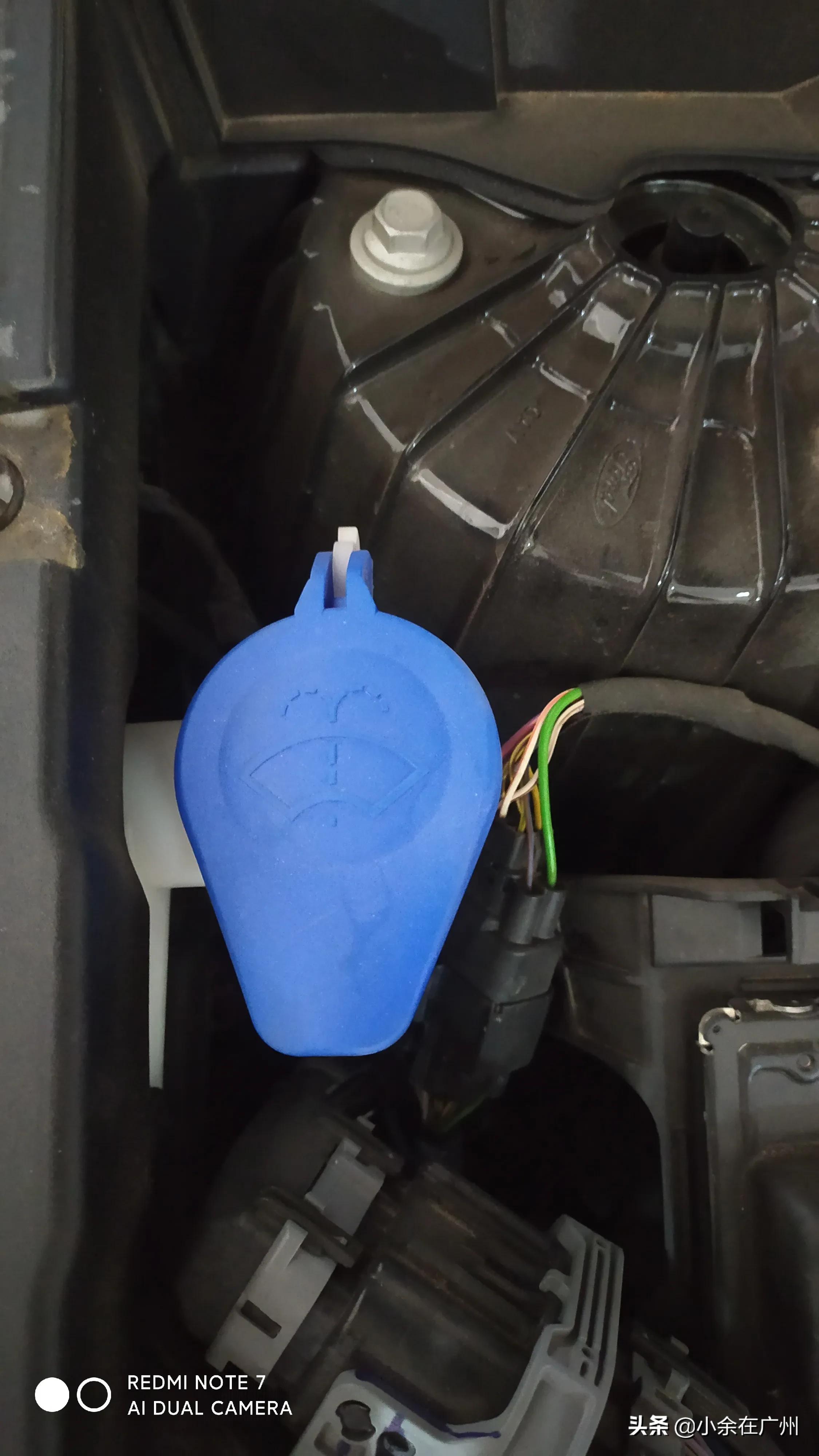 汽车哪个是雨刮水箱,汽车哪个位置放雨刮水