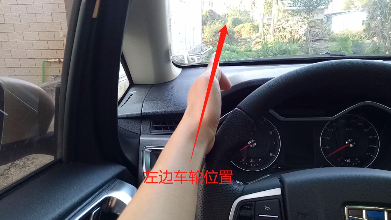 窄路会车怎么判断左右两边不刮蹭,窄路会车技巧新手也能轻松应对