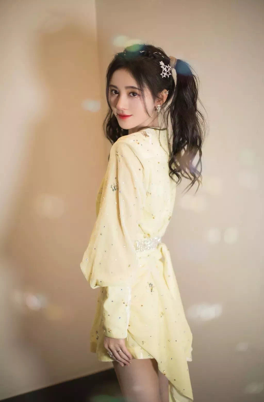 天生的美人胚子，脸上一般具有4个特征，淡妆浓妆都很好看