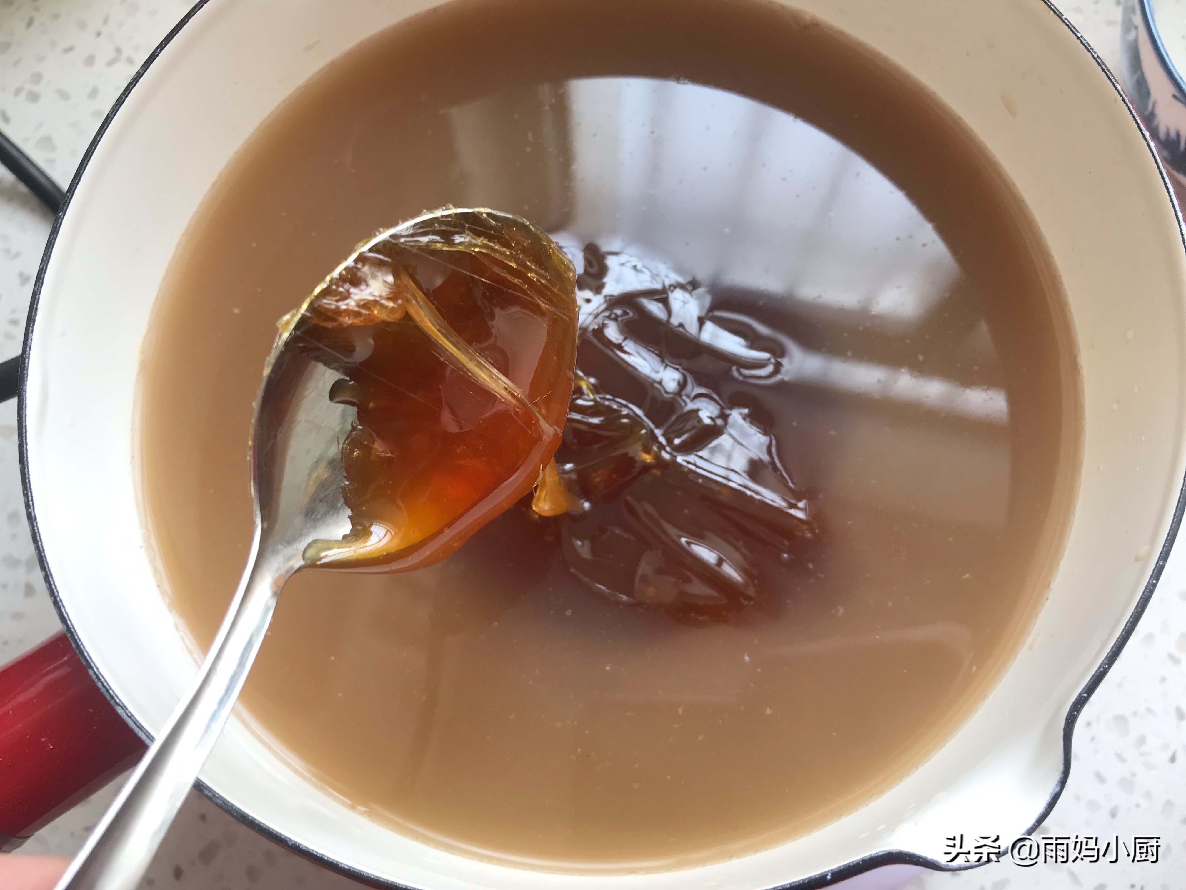 白糖雪梨的正确做法润肺止咳,用雪梨和冰糖做棒棒糖