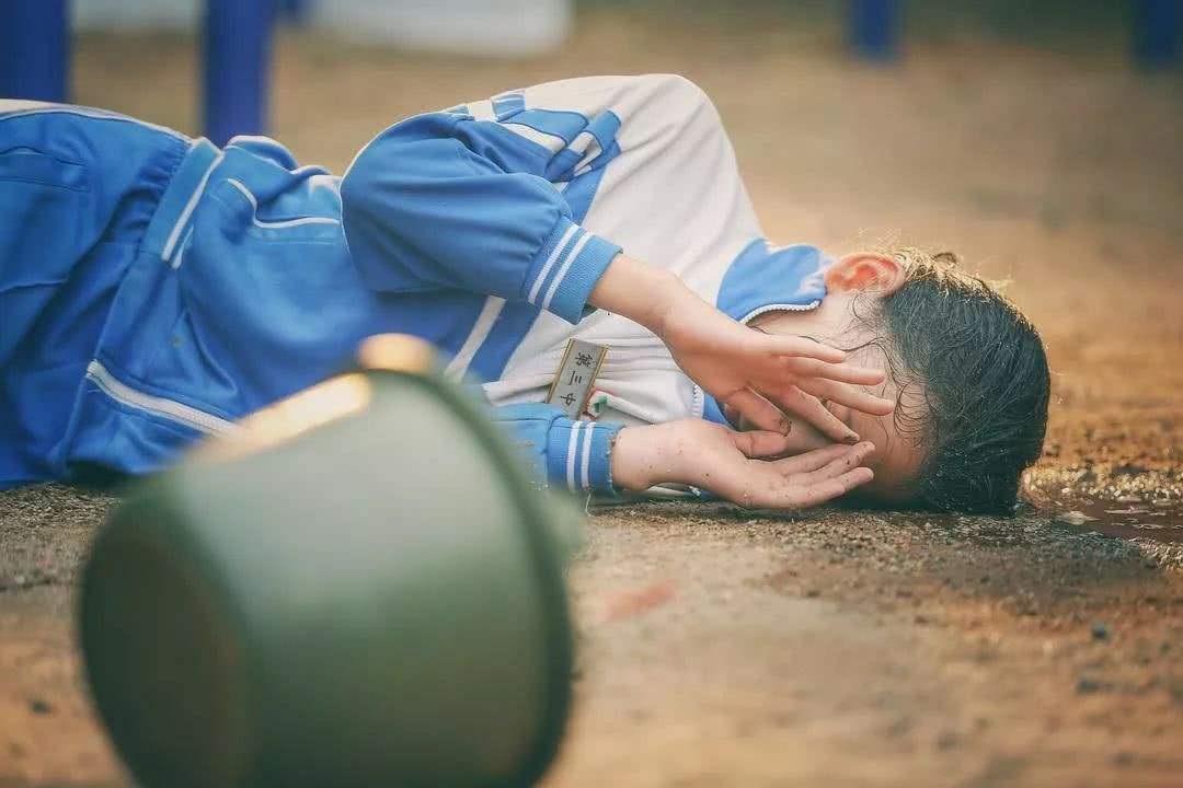 孩子总欺负别人怎么教育,小孩欺负自己家小孩怎么处理