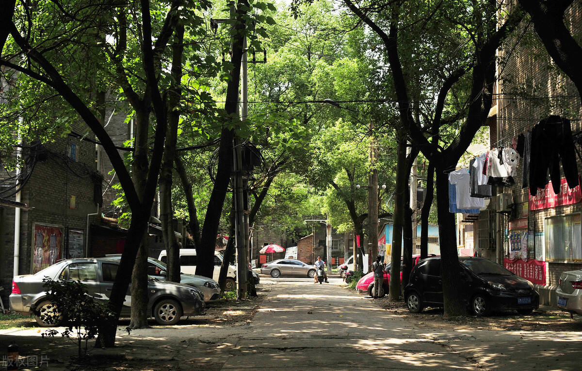 回南天怎么拖地板干得快,回南天怎么晾衣服才容易干