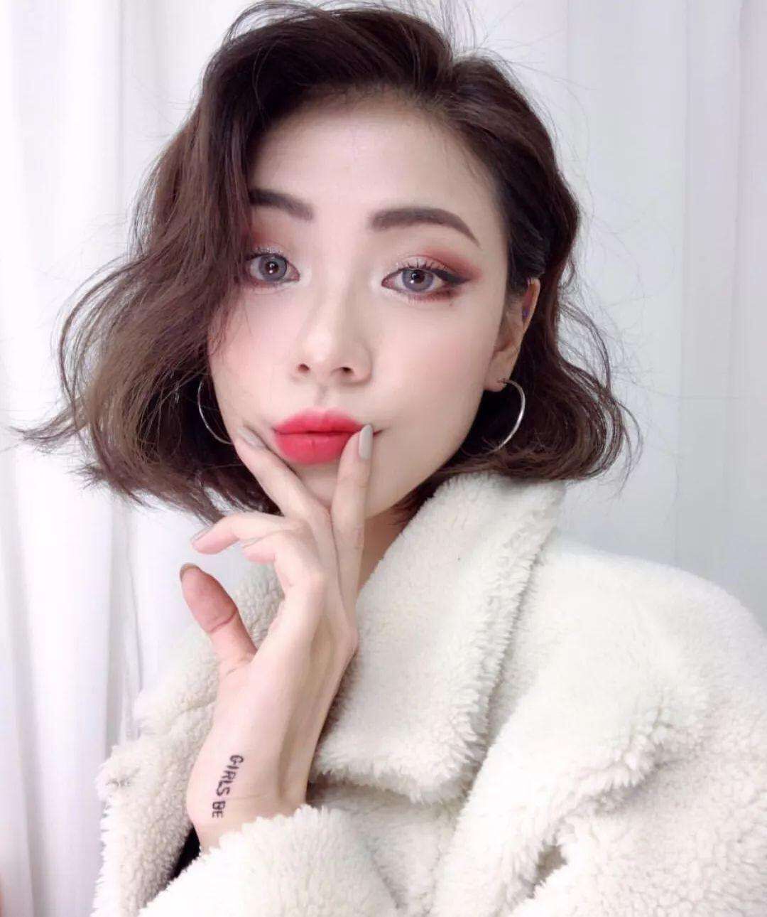 今年很流行的齐脖短发超显脸瘦的,超好看的齐肩短发