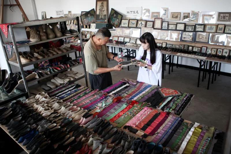 ＂三寸金莲＂到底有多小，见到弓鞋后会不相信自己的眼睛