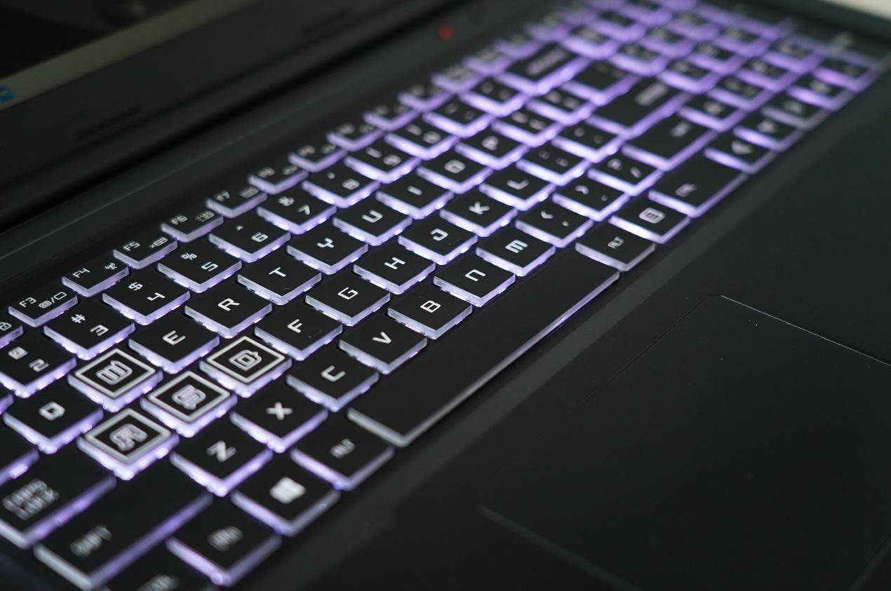 高色域144Hz电竞屏机械革命蛟龙P760AMD游戏本测试