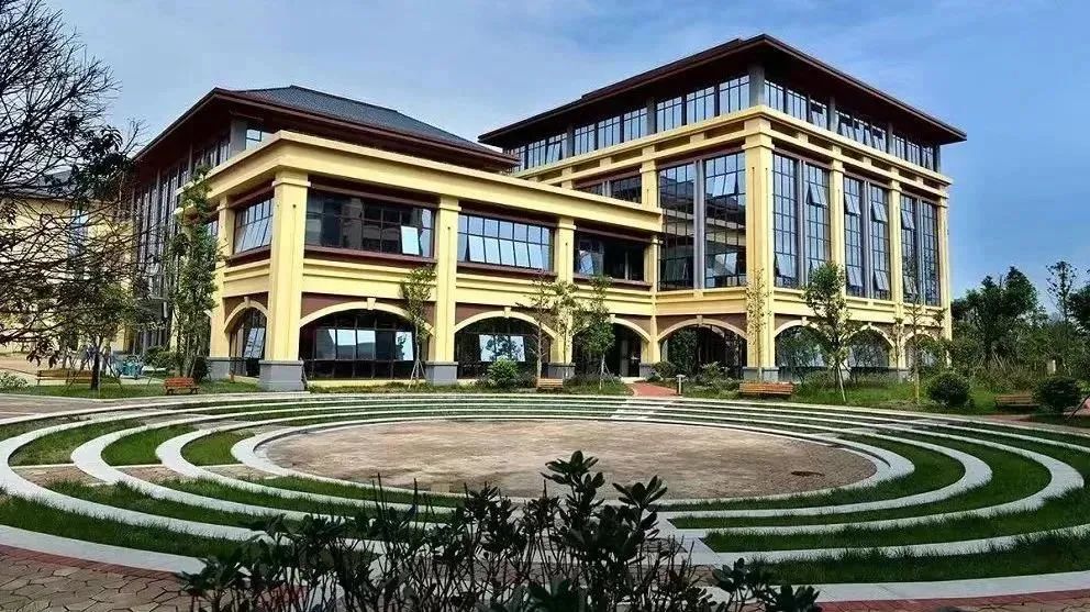 七年磨剑，再续传奇！棠湖中学获评国家级示范校，全国共99所，四川只有3所