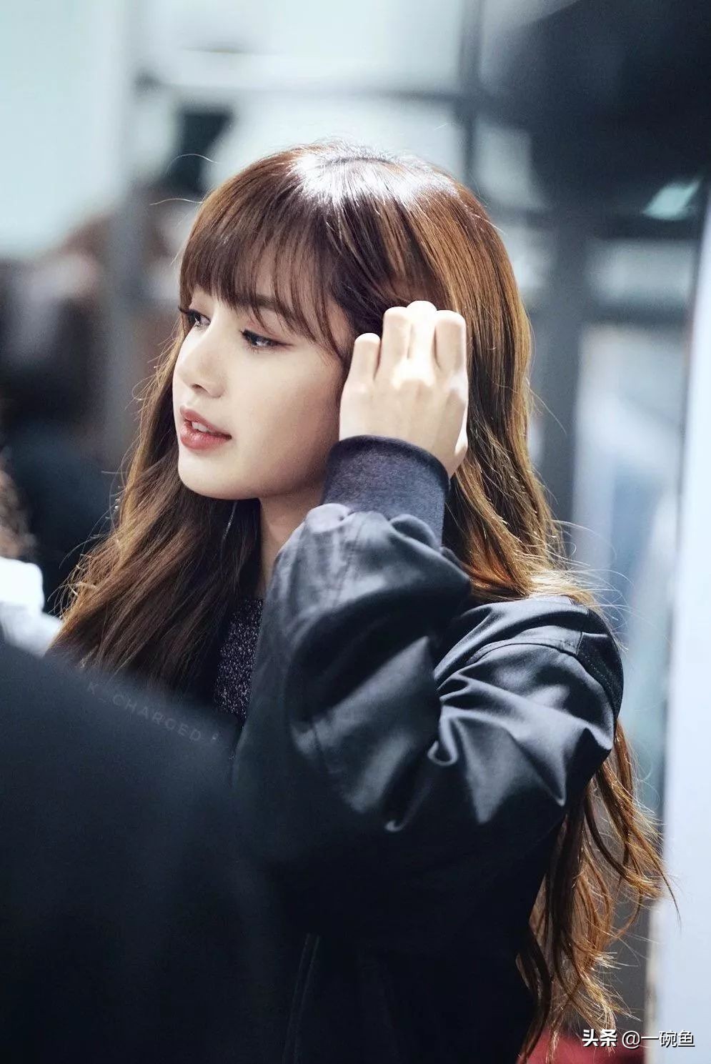 黄皮染什么发色显白,烫发显白发色2020流行色黑黄皮