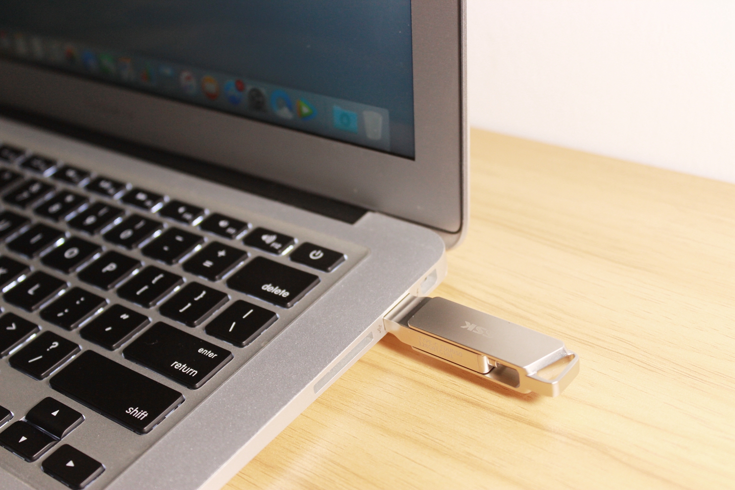 电脑内存不够能加移动u盘,飚王固态u盘质量好吗