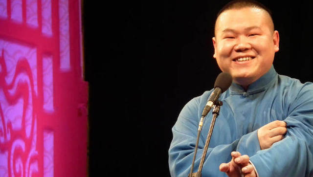张云雷相声开成演唱会第一人,张云雷专场荧光棒郭德纲点评