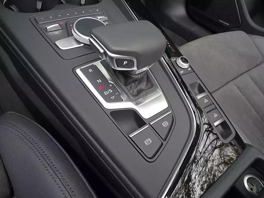 2018奥迪a5cabriolet敞篷2手,奥迪a5sportback45tfsi四驱版