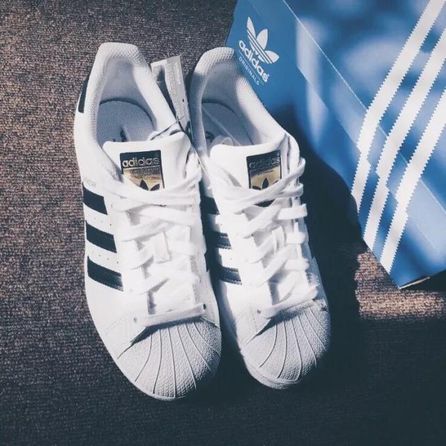 穿不了高跟鞋和硬底鞋,穿不了高跟鞋穿裙子搭配什么鞋