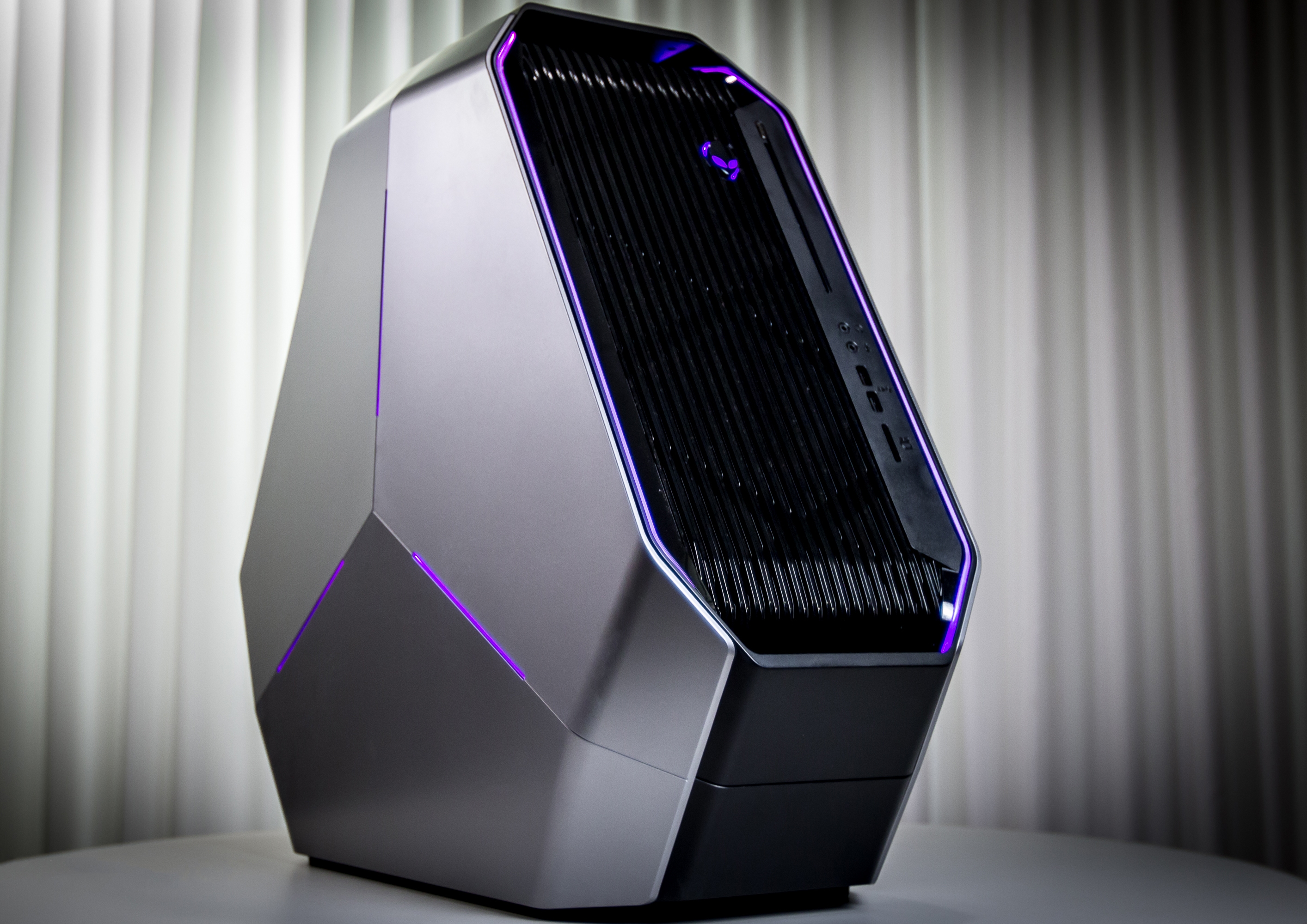 外星人游戏主机值得买吗 (有主机的外星人游戏本)