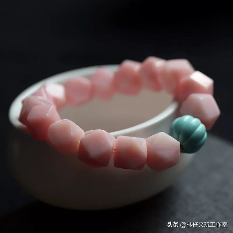 冬天盘手串需要关注什么,什么材质的手串冬天不冷