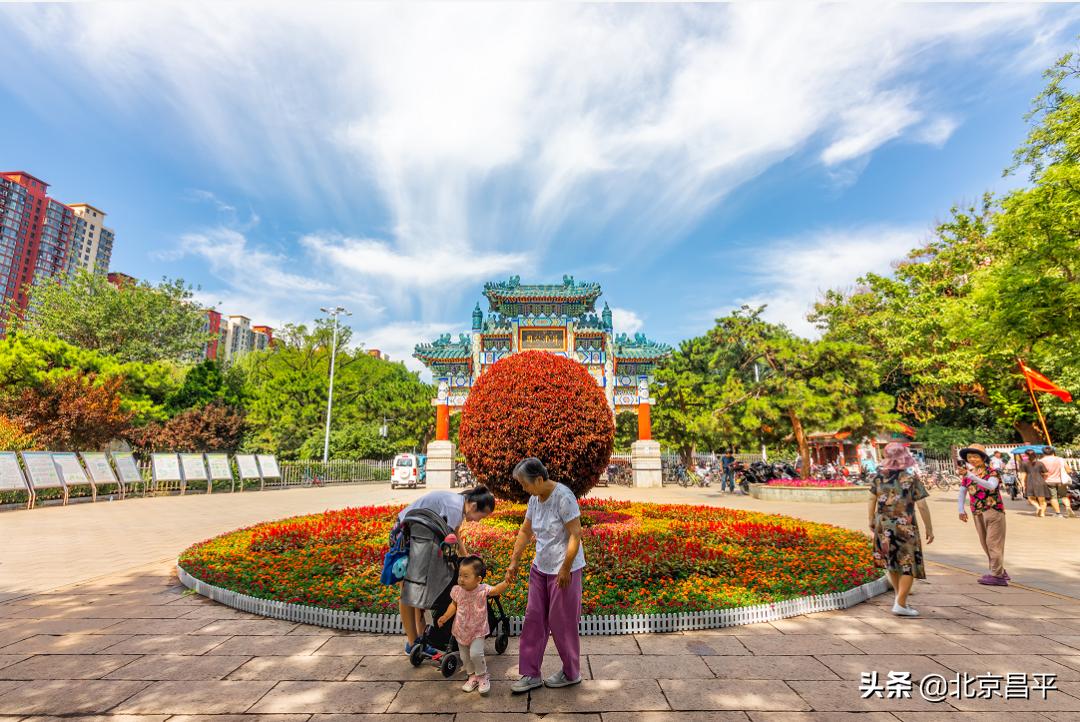 北京庆七一花坛摆放图片,北京长安街迎国庆立体花坛亮相