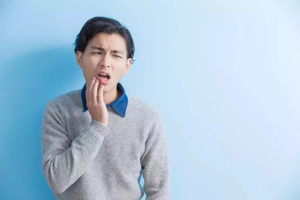 吃东西塞牙是什么意思,吃东西塞牙为啥