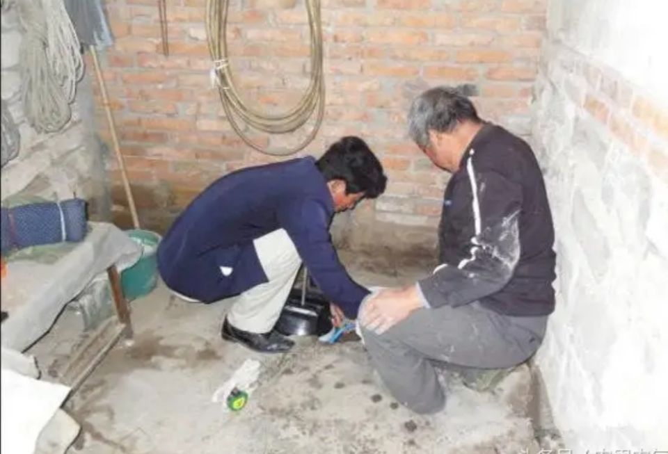 自来水管冻了最好的解决办法,水管外露冻着怎么办