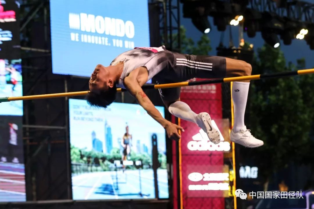 街头赛北京站谢震业百米10秒04王宇2米30跳高夺冠