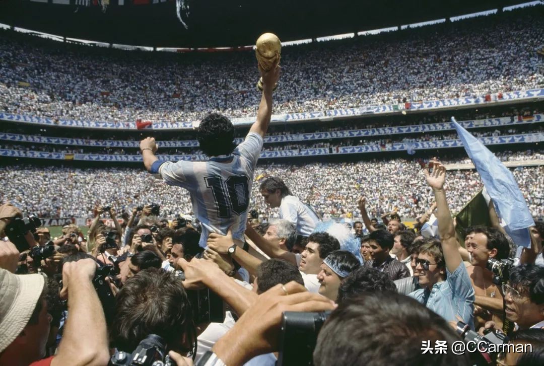 足球“上帝之手”：草根阶层公认史上第一球王，超脱体育政治领袖