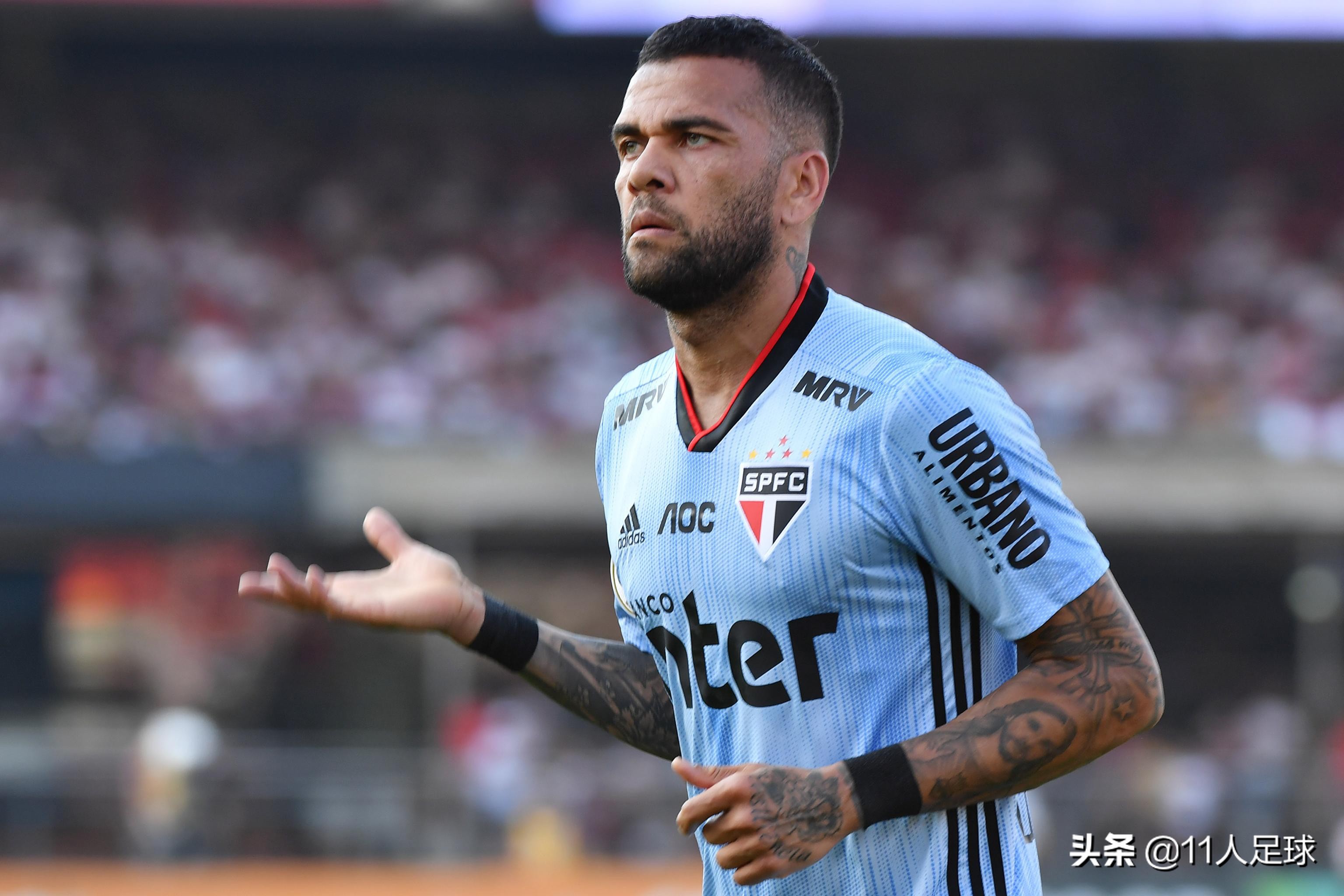 巴萨后卫阿尔维斯,巴萨球星阿尔维斯生涯