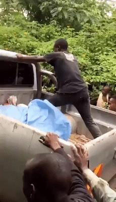 海面燃起火焰,海面火光冲天