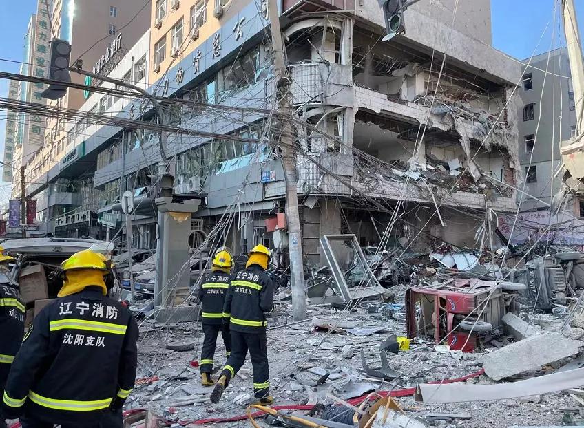 沈阳一饭店发生爆炸事故群众讨论,沈阳饭店爆炸已致1死33伤视频