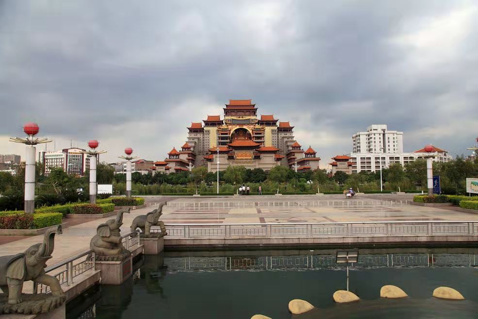 耗资27亿打造的私人宫殿,据说是40亿重金打造的佛顶宫