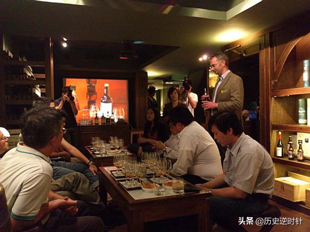 历史不过百年的日本威士忌，被中国富豪们炒上天价，空瓶值万元