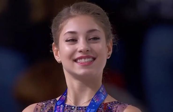 花滑冠军颁错奖牌原视频季军,花滑发错金牌给亚军的是谁