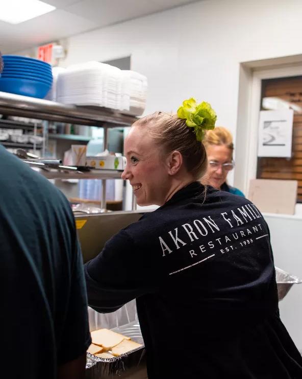 詹姆斯是不是救了安东尼,他救了一条人命挽救了2个家庭