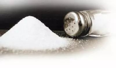 衣服染色了怎么办最简单的方法,衣服被染色最靠谱的恢复方法