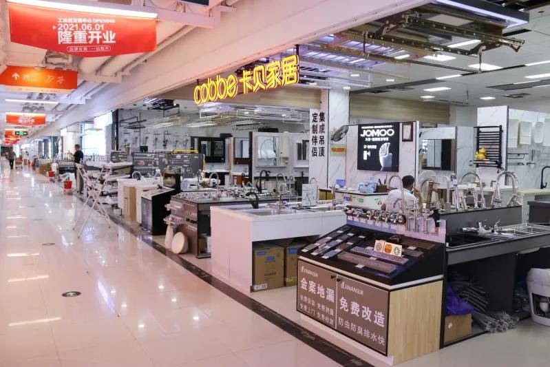 升级改造后的农贸市场夜景太美了,改造升级的农贸市场变靓了