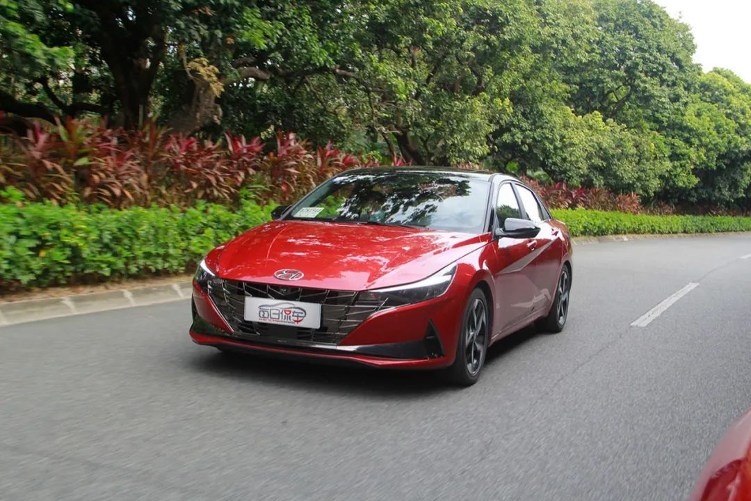 现代伊兰特驾驶质感,试驾第七代伊兰特1.4t百公里加速