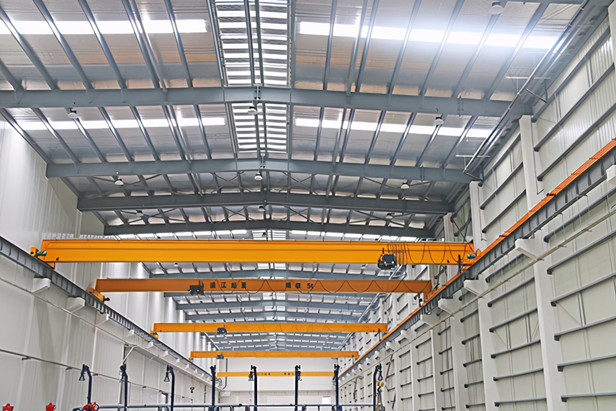 起重机吊物时歪拉斜拽有什么害处,歪拉斜吊危害有哪些