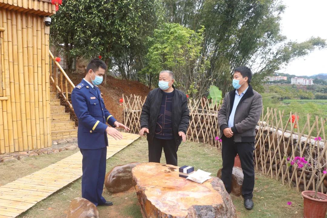阿木爷爷防火员,阿木爷爷参观防火队