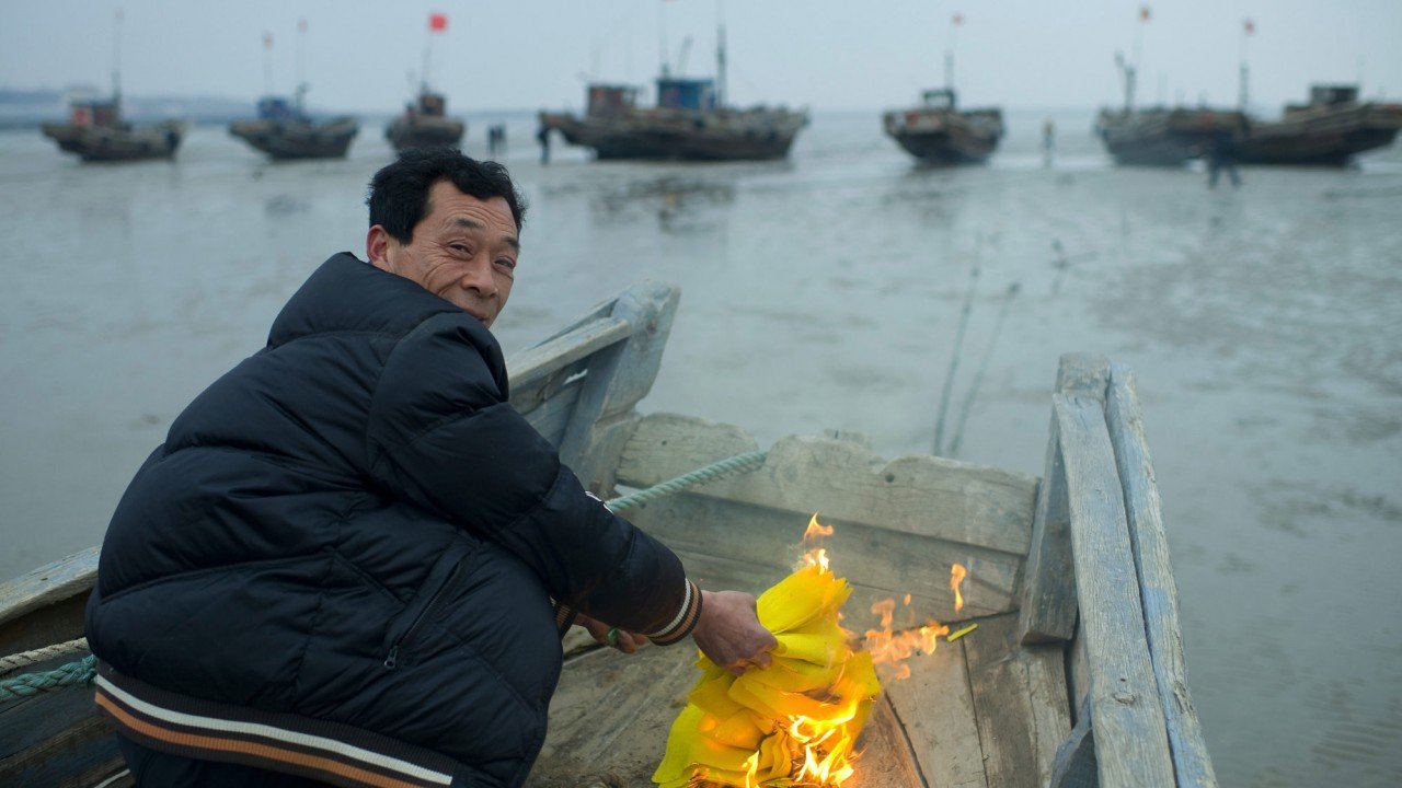 上坟烧纸为什么会烧火,上坟烧纸糊弄鬼什么意思