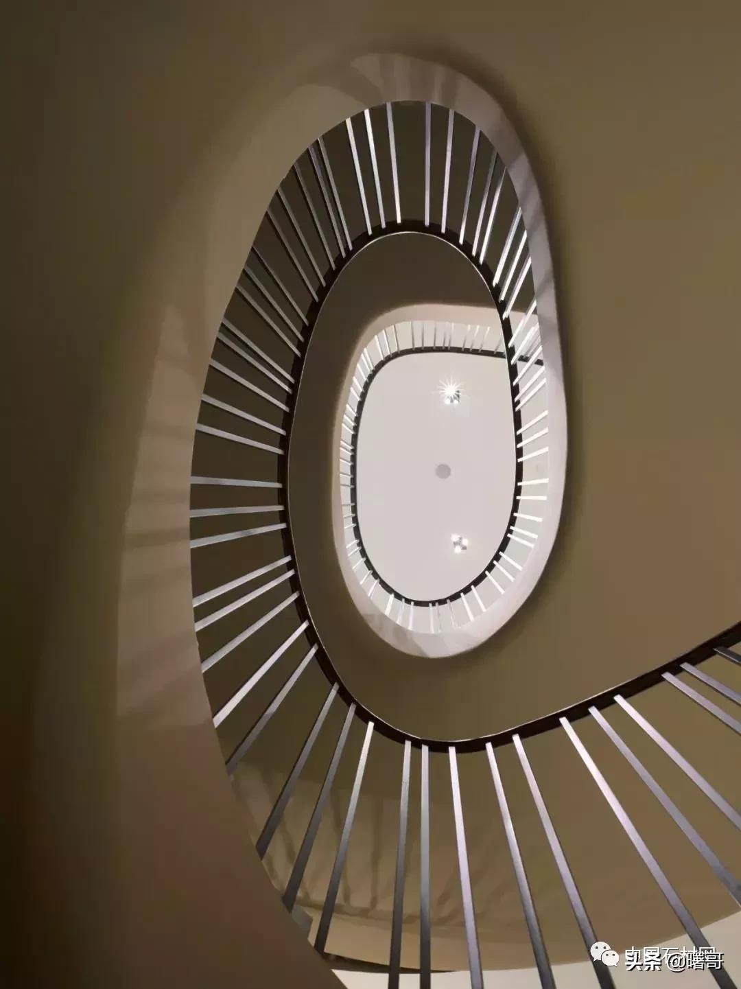 门店大理石楼梯效果图,轻奢大理石楼梯