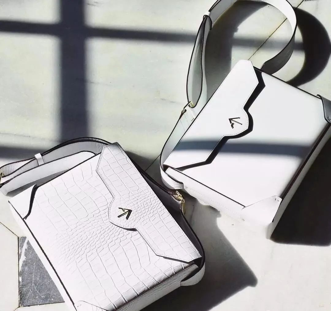 十大入门级轻奢女包千元下,女士小众轻奢品牌包推荐