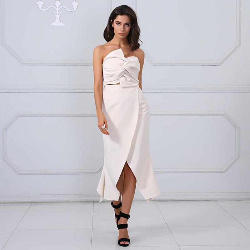 穿“抹胸裙”怕露、怕掉？学会5个套路，告别尴尬，美得让人心动