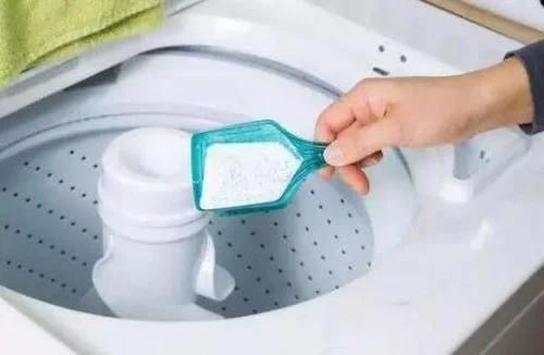 洗衣服用洗衣粉好还是洗衣液好呢,洗衣液和洗衣粉哪个更伤手