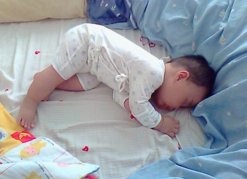 4个月宝宝睡眠倒退期怎么解决,4个月宝宝睡眠倒退期表现怎么办