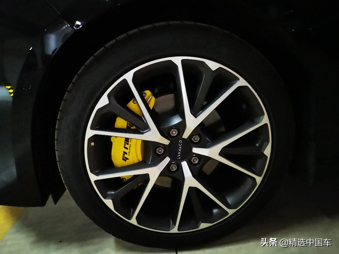 领克03改装大鲍鱼刹车卡钳罩，网友：成事不够败事有余