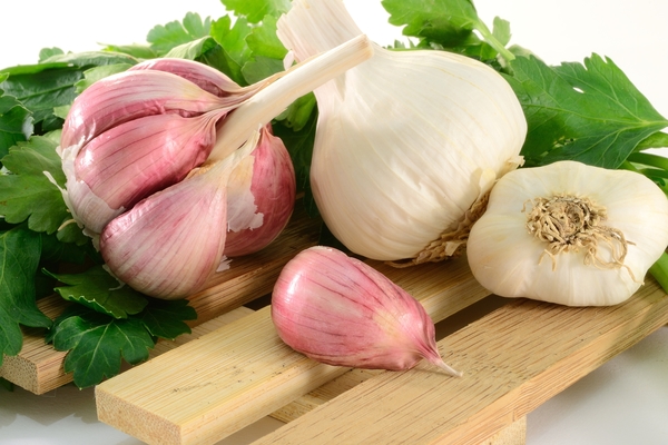 小小一瓣蒜，保健大功效！但这4个食用禁忌，人人都要知道