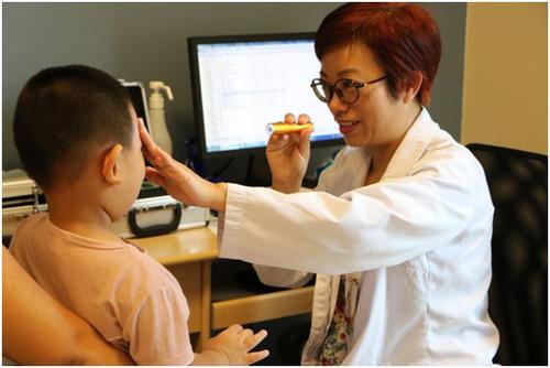 小孩被石灰粉误伤,小朋友被石灰烧伤了怎么处理