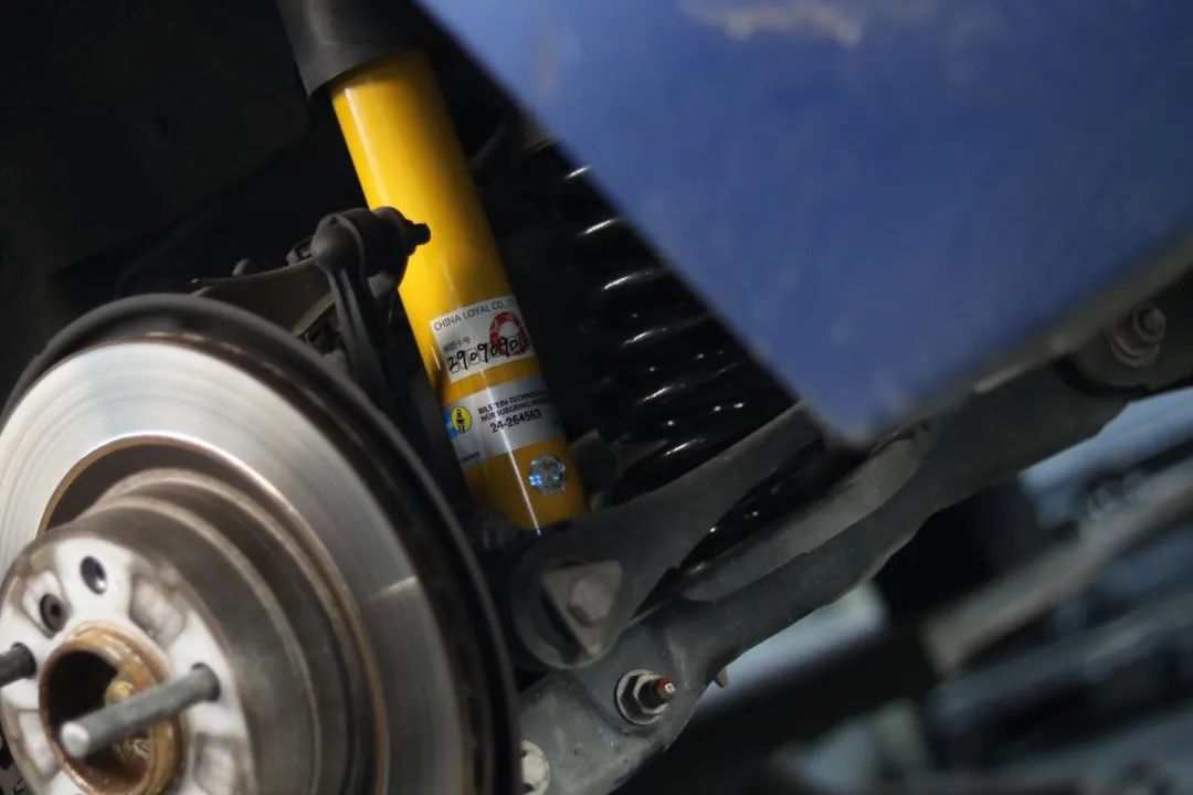 怪兽改造跑车视频,宝马f20120改装