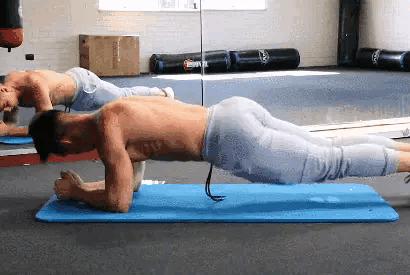 腹肌动作那么多，怎样练腹肌才可以事半功倍？4个虐腹动作满足你